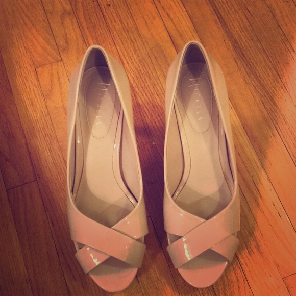 Nude cream Heels - Picture 1 of 4